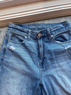 American Eagle Outfitters Women’s Light Blue Distressed Jeans